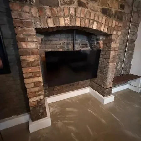 Stylish Industrial 1 Bed Μπρίστολ