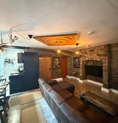 Stylish Industrial 1 Bed 公寓 *