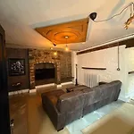 Stylish Industrial 1 Bed شقة