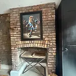 Stylish Industrial 1 Bed Апартаменти