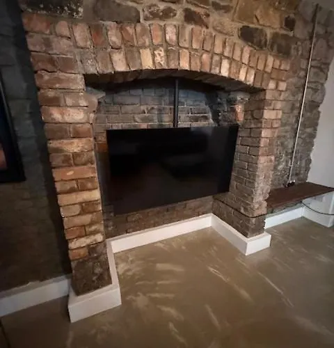 Stylish Industrial 1 Bed Bristol