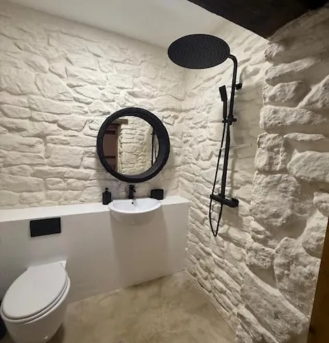 Stylish Industrial 1 Bed Apartament